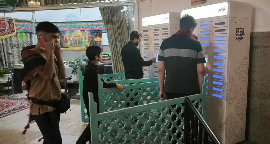 شارژر گوشی در حرم امام رضا