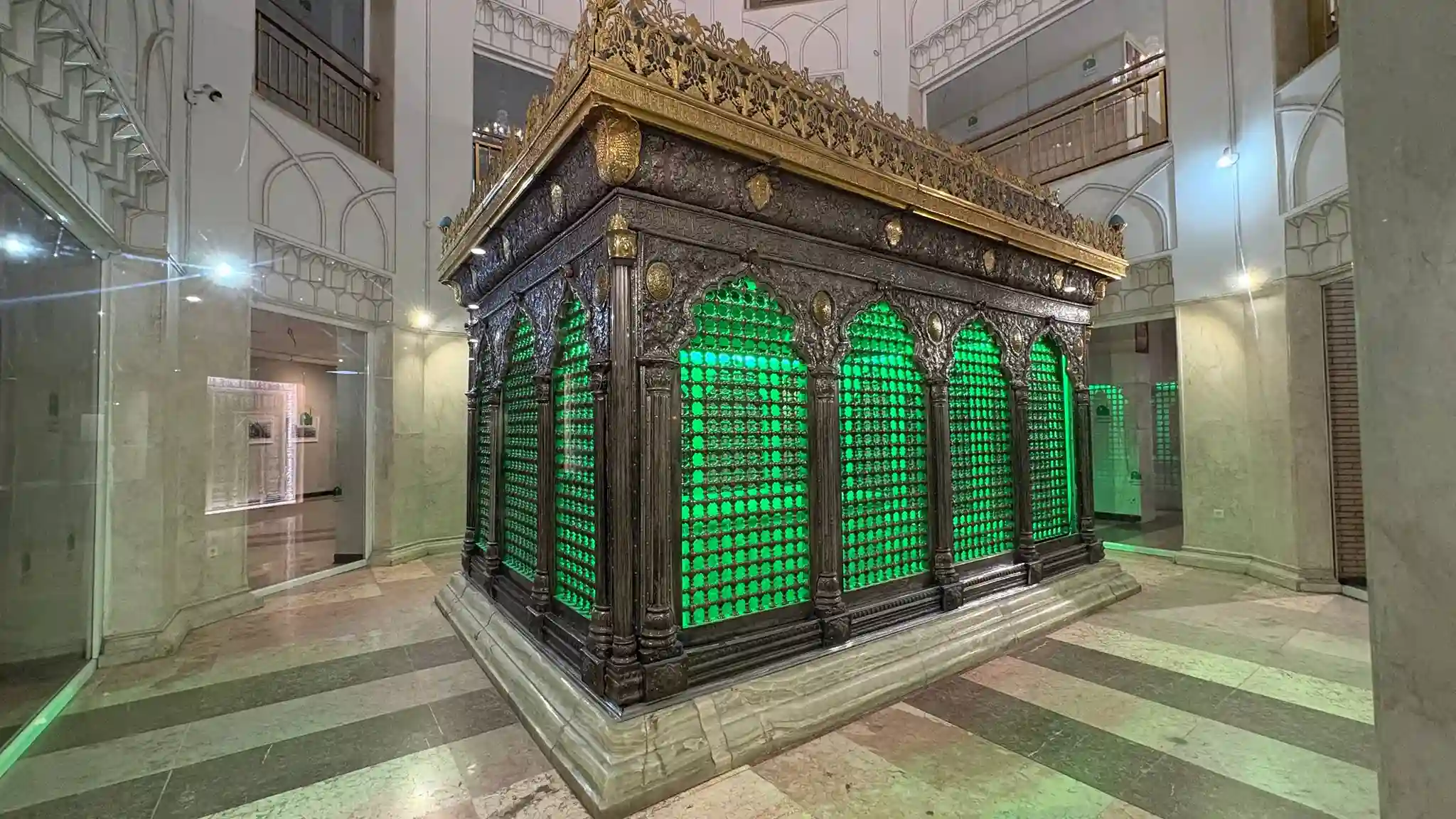 ضریح حرم امام رضا (ع)