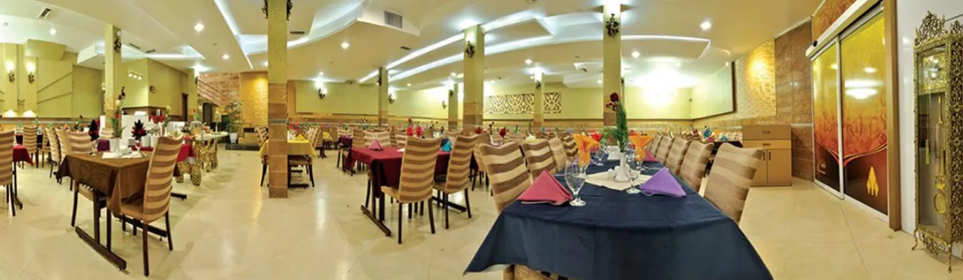 فضای رستوران نارمک مشهد