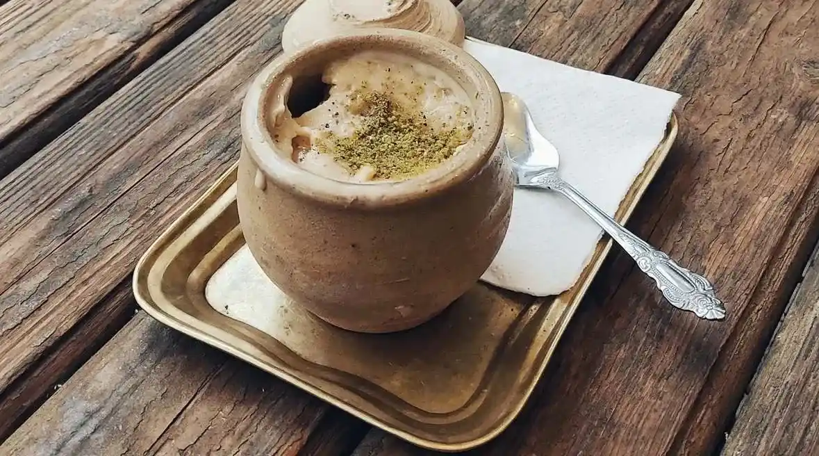بستنی نمکی عمارت قربا مشهد