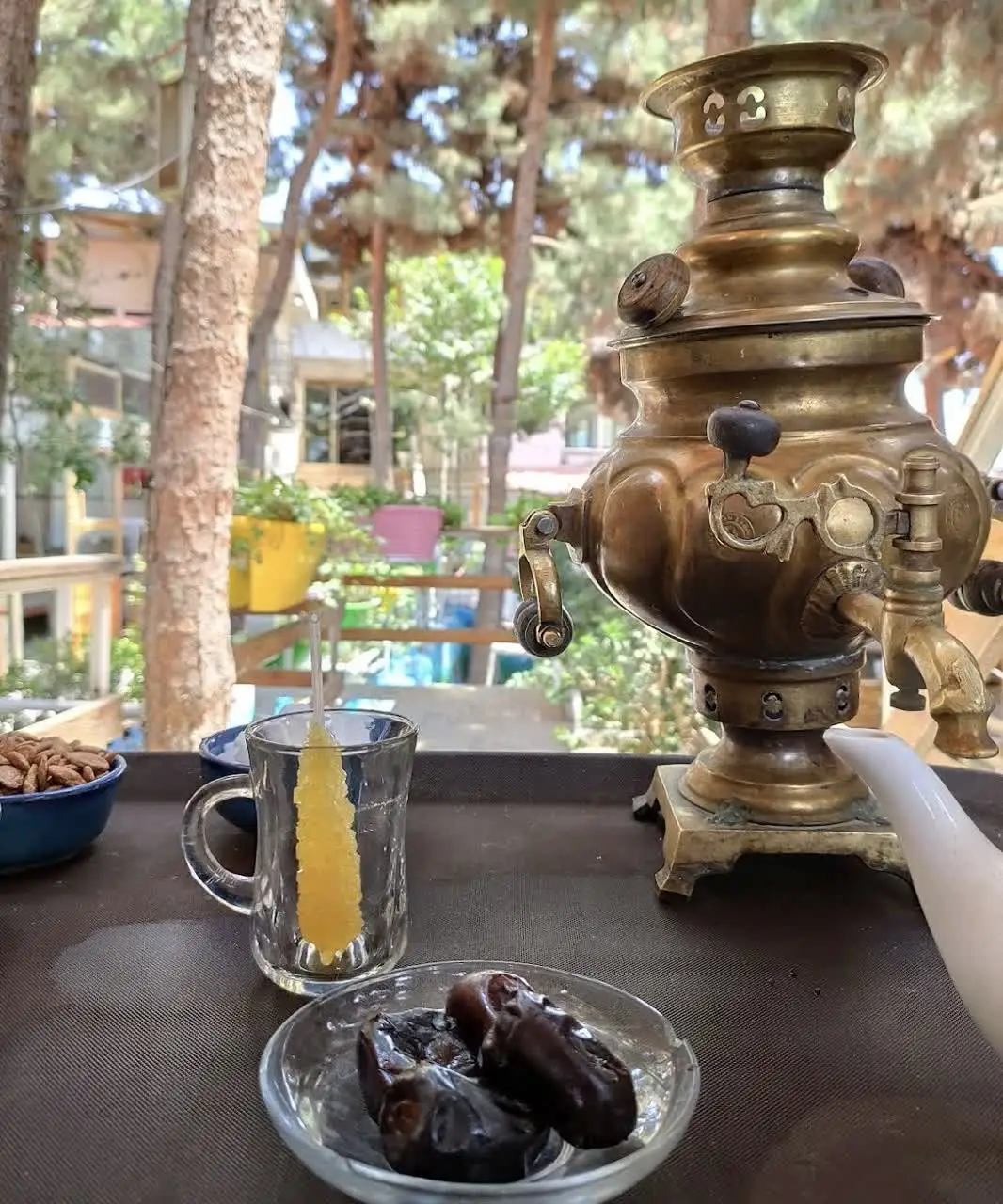 سرویس چای رستوران قرمه خوران شاندیز