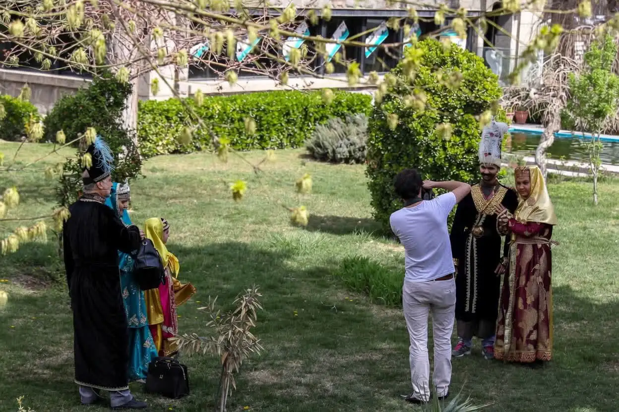 عکس سنتی در باغ موزه نادری مشهد