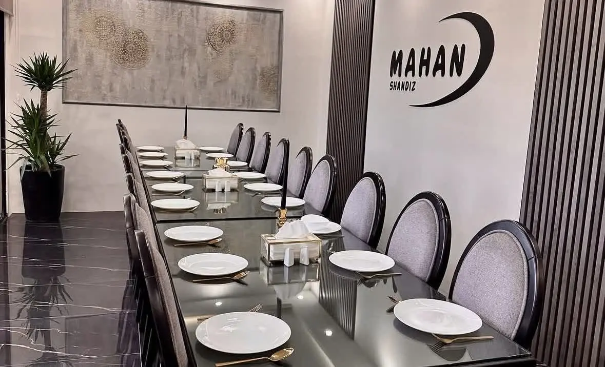 فضای داخلی رستوران ماهان شاندیز