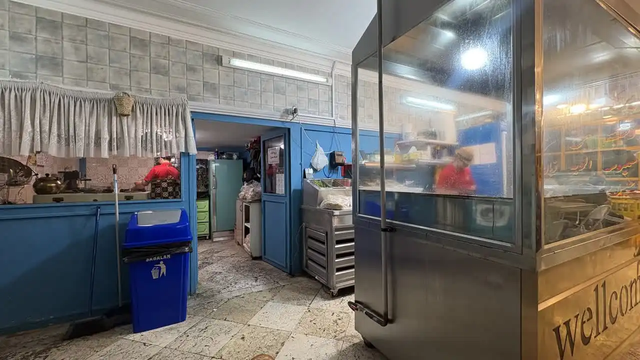 ساندویچ دهه شصت مشهد کجاست؟