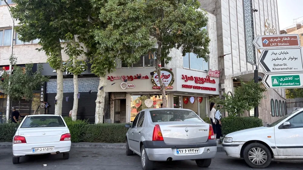 ساندویچ سرد صدف میدان ده دی مشهد