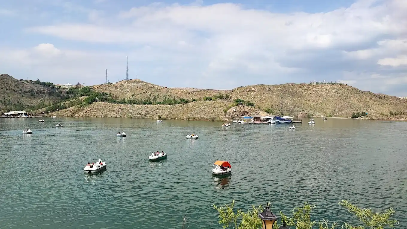 قایق سواری چالیدره مشهد