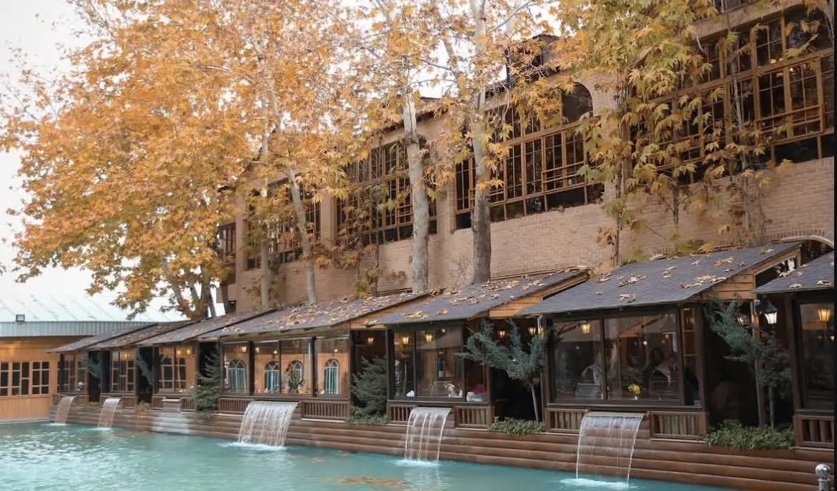 مرور های رستوران باغ دربار شاندیز مشهد