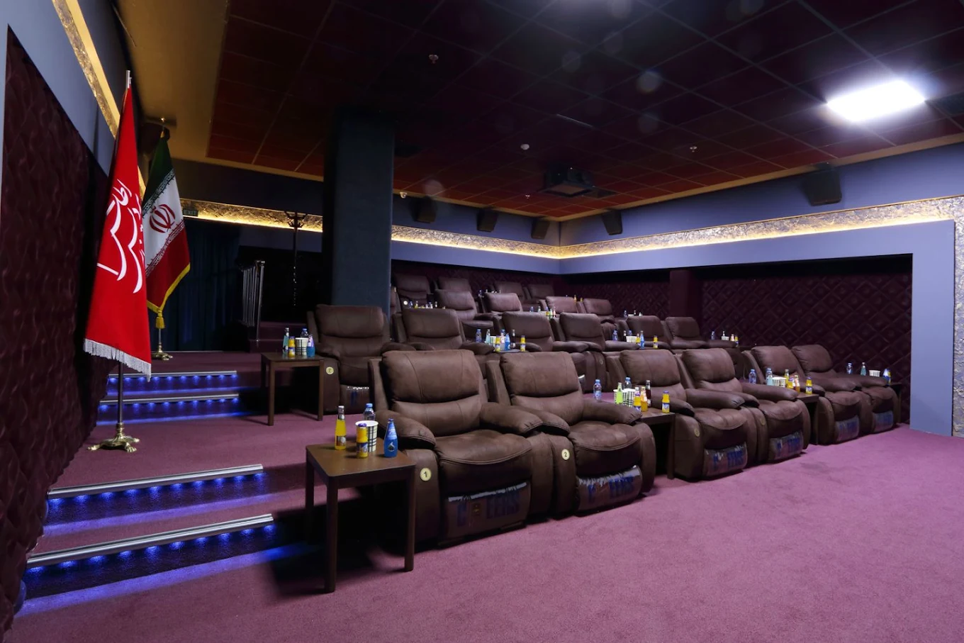 سالن vip سینما اطلس مشهد