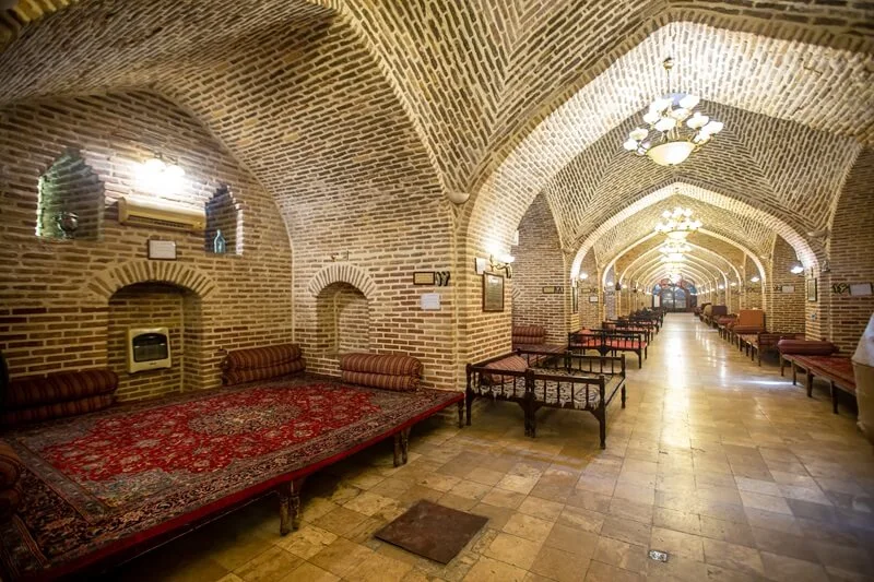 فضای داخلی رستوران بابا قدرت مشهد