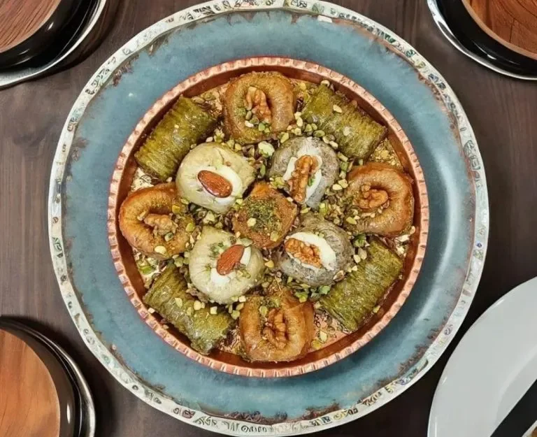 باقلوای گردویی لذیذ مشهد