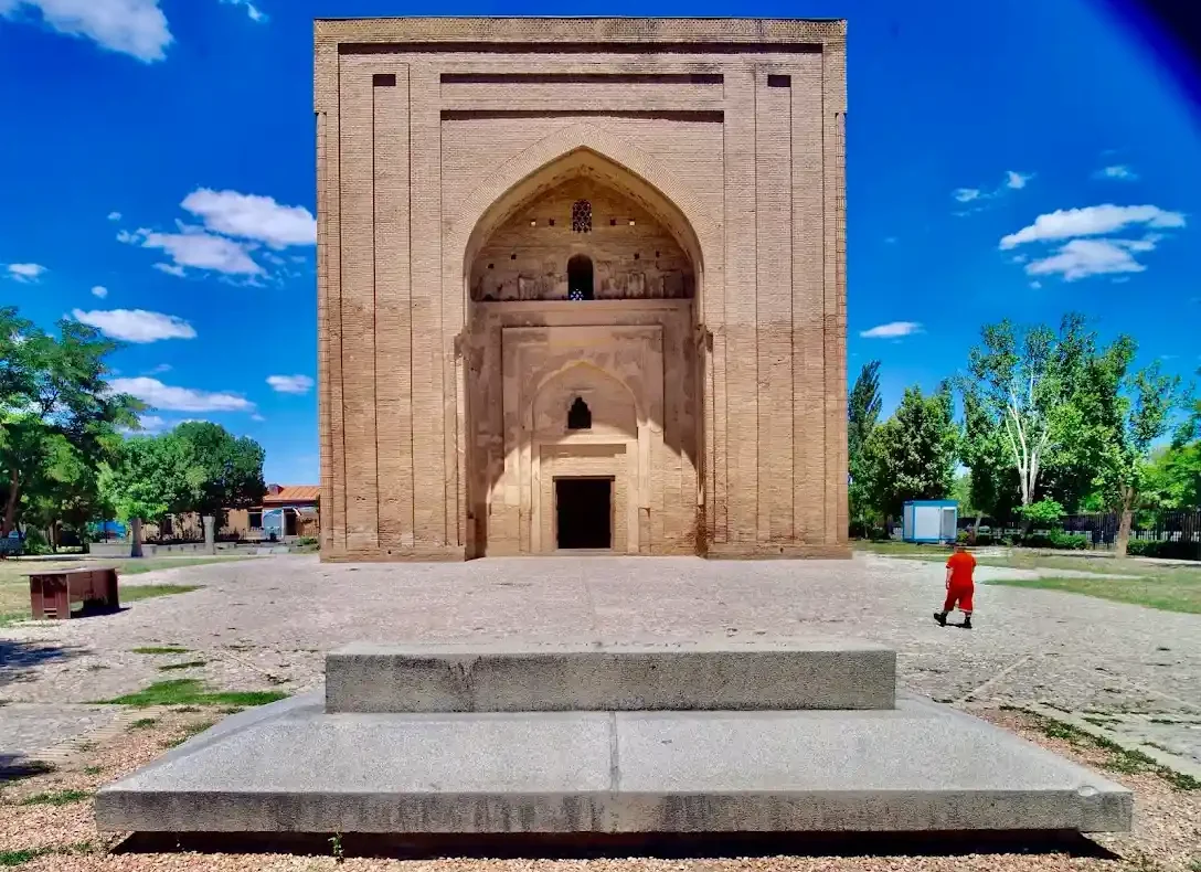 آیا گنبد هارونیه زندان بوده؟