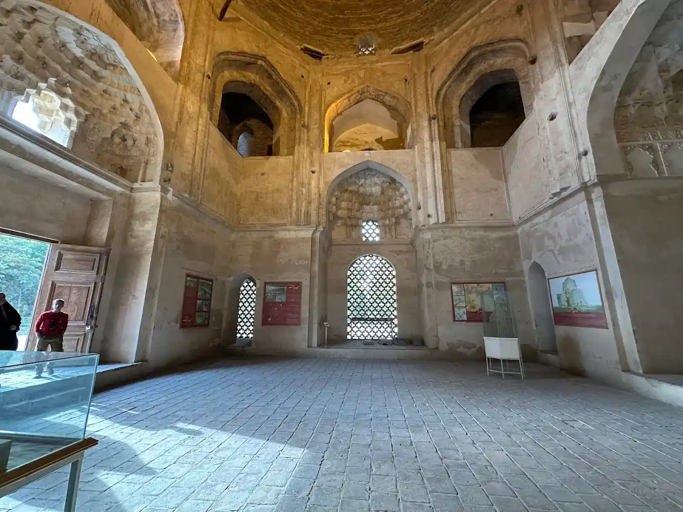 داخل گنبد هارونیه مشهد