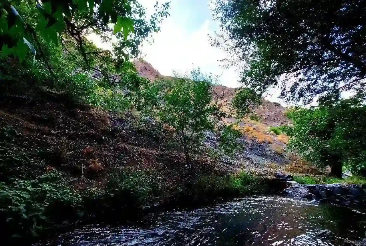 مسیر دریاچه چشمه سبز گلمکان