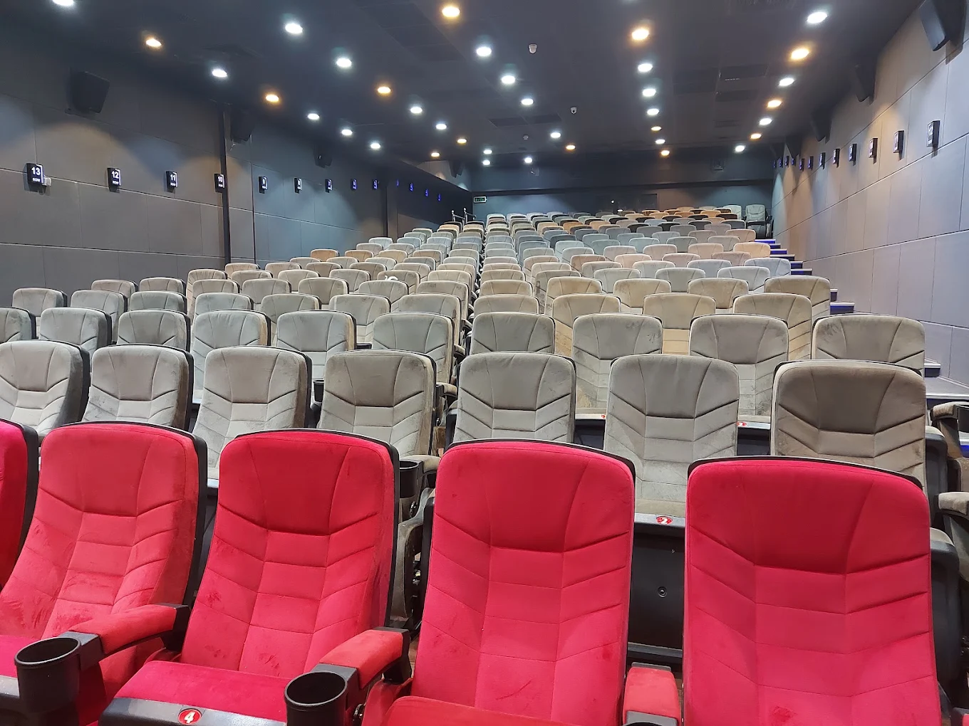 سینما ویلاژتوریست مشهد امروز