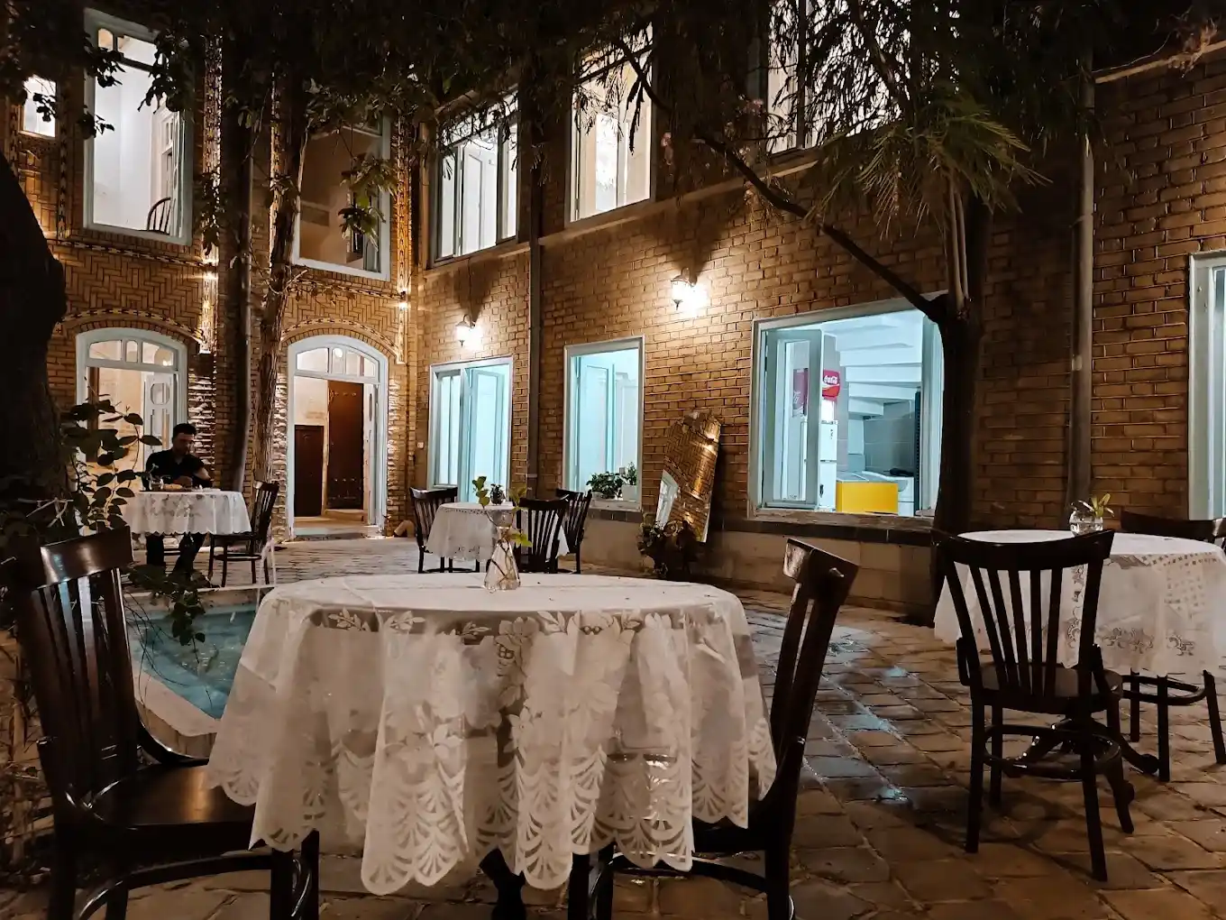 خانه تاریخی پیشه وران کجاست
