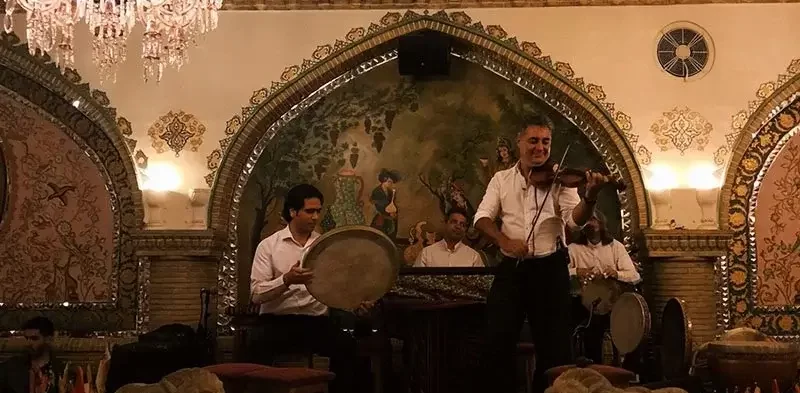 موسیقی سنتی در رستوران جیران مشهد
