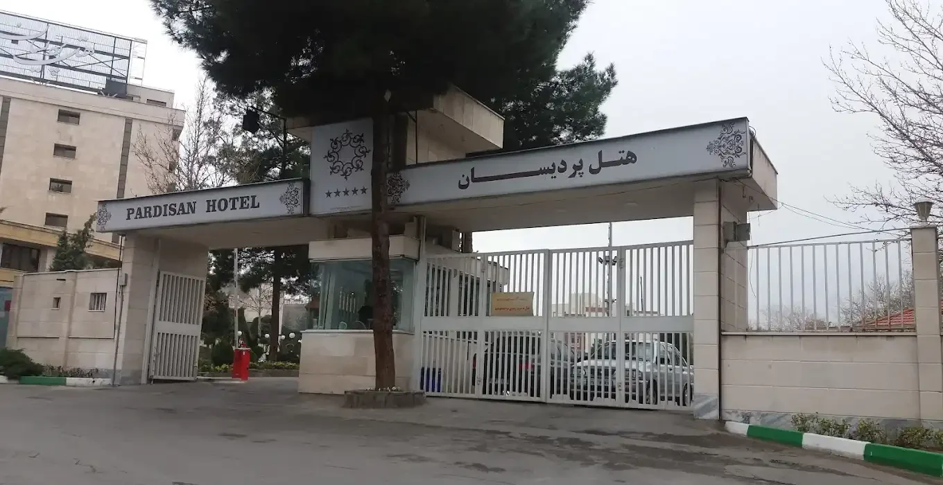 پارکینگ هتل پردیسان مشهد