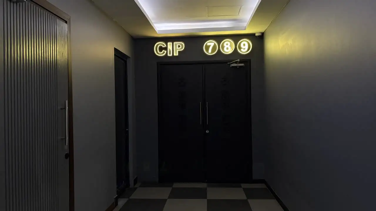 سالن های cip ویلاژتوریست مشهد