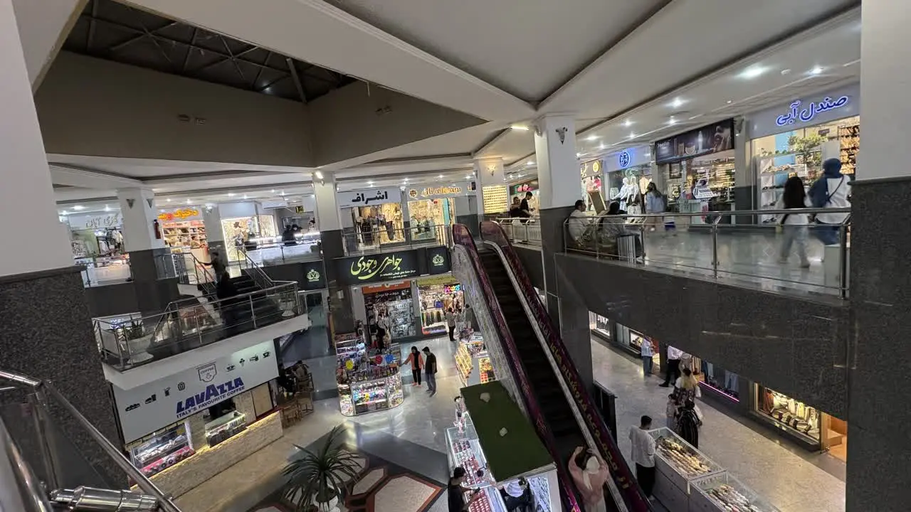 امکانات مجتمع تجاری زمرد مشهد
