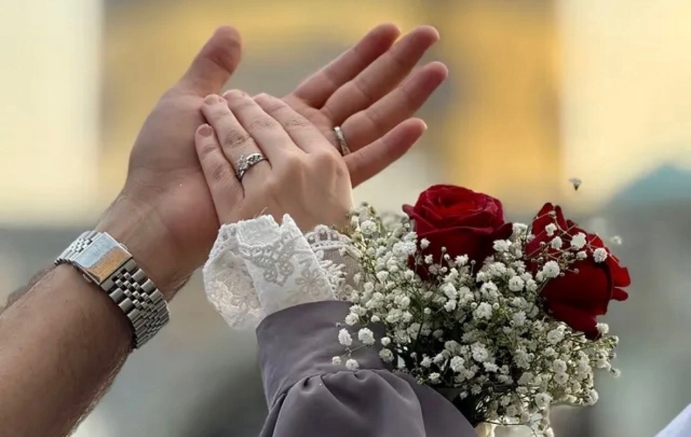 عقد در حرم امام رضا