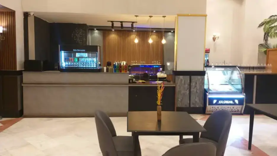کافی شاپ هتل ارس مشهد
