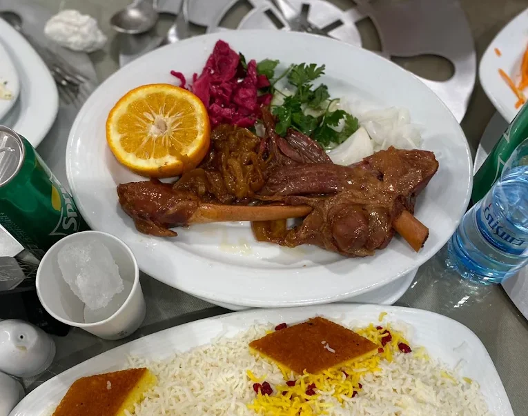 چلو گوشت رستوران قصر مهرگان شاندیز