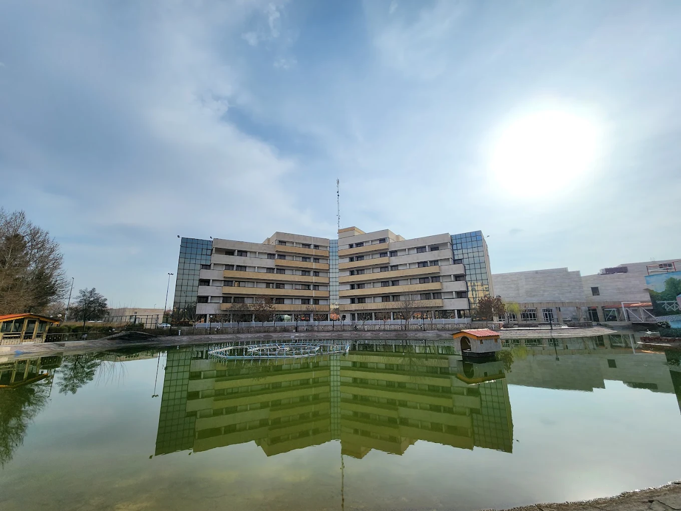 ساختمان اصلی هتل پارس مشهد