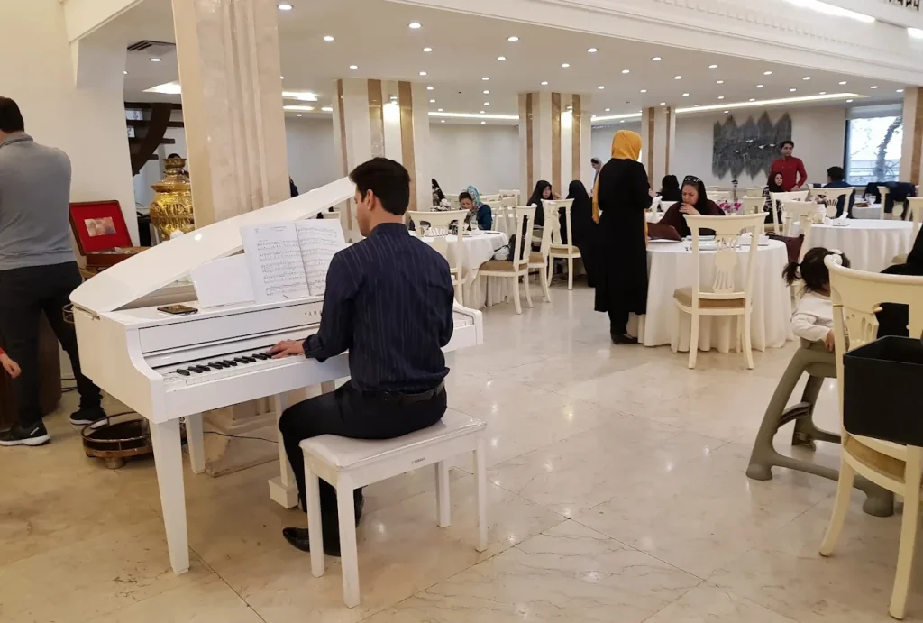 قصر مهرگان شاندیز