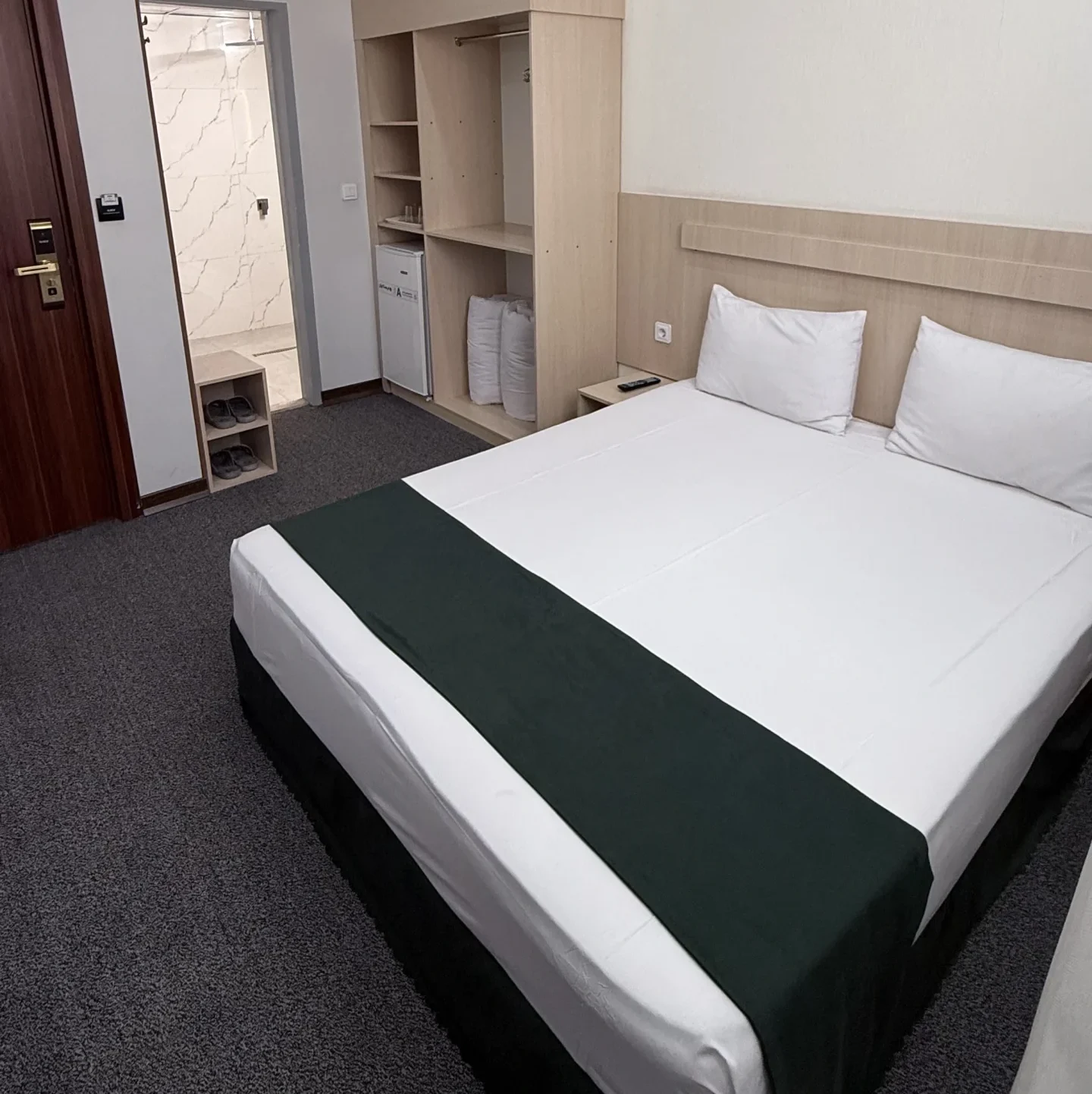 اتاق دبل هتل لاوان مشهد