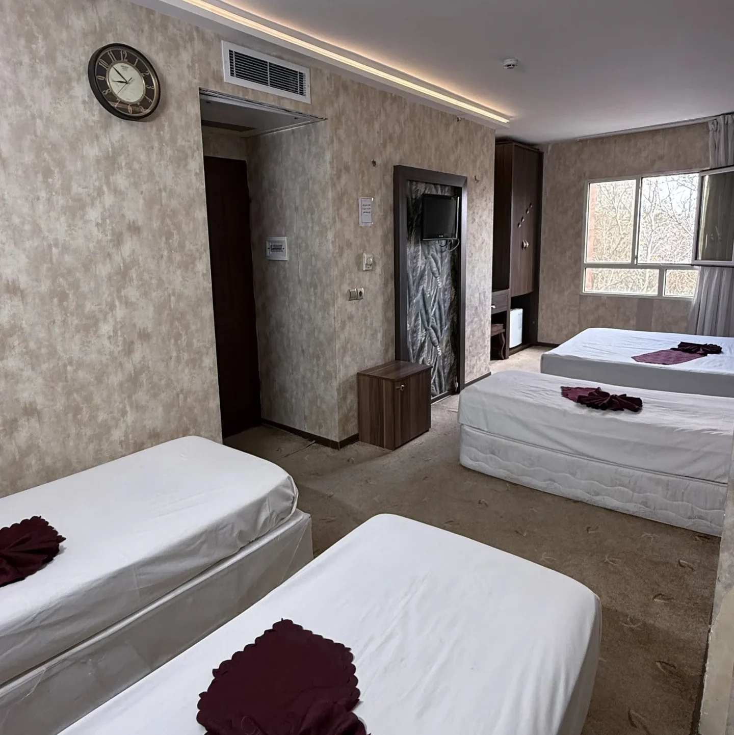 اتاق پنج تخته هتل رودبار مشهد