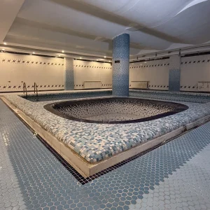 استخر هتل سفرا طلایی مشهد