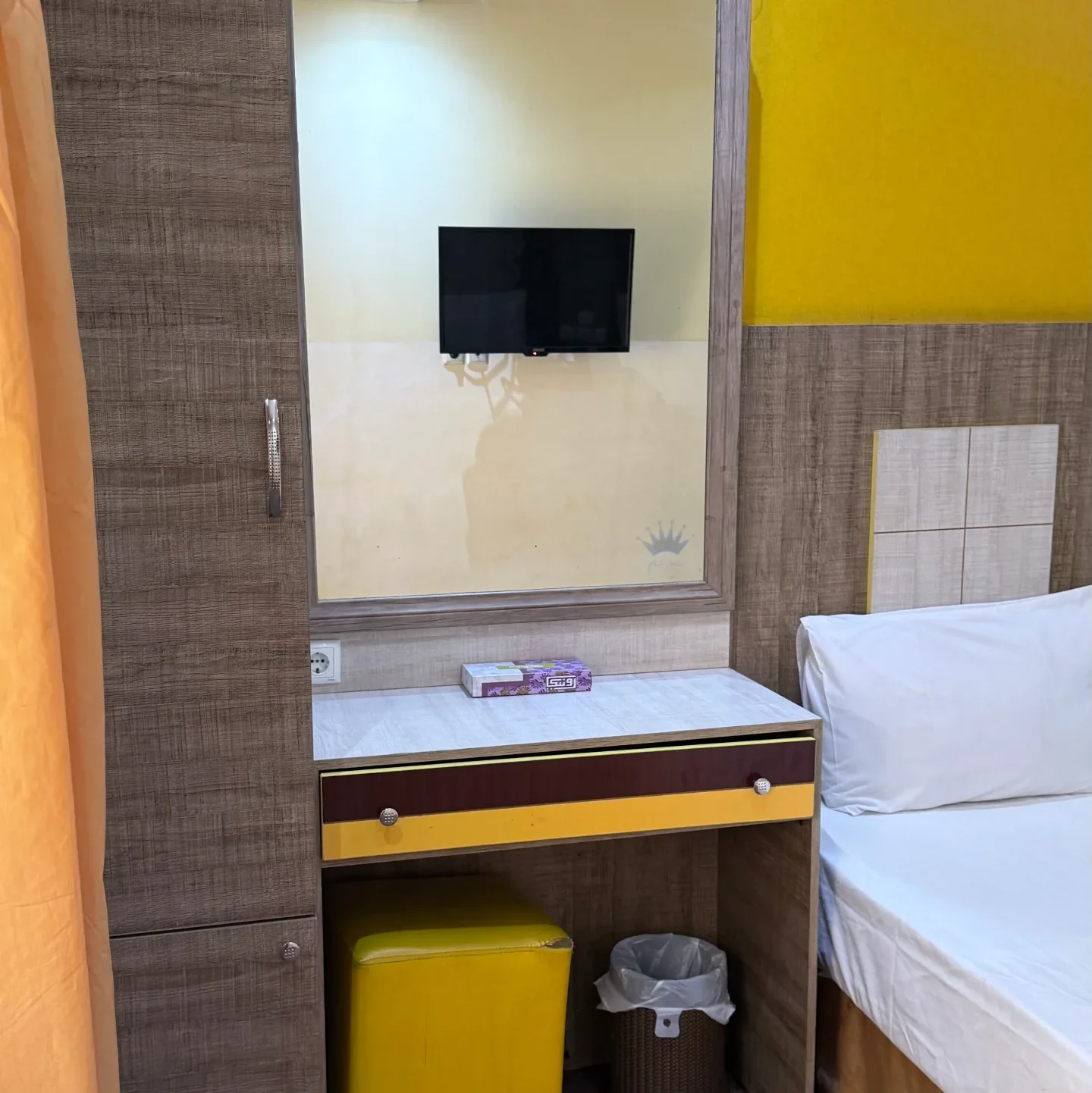 میز آرایش هتل تاج مشهد