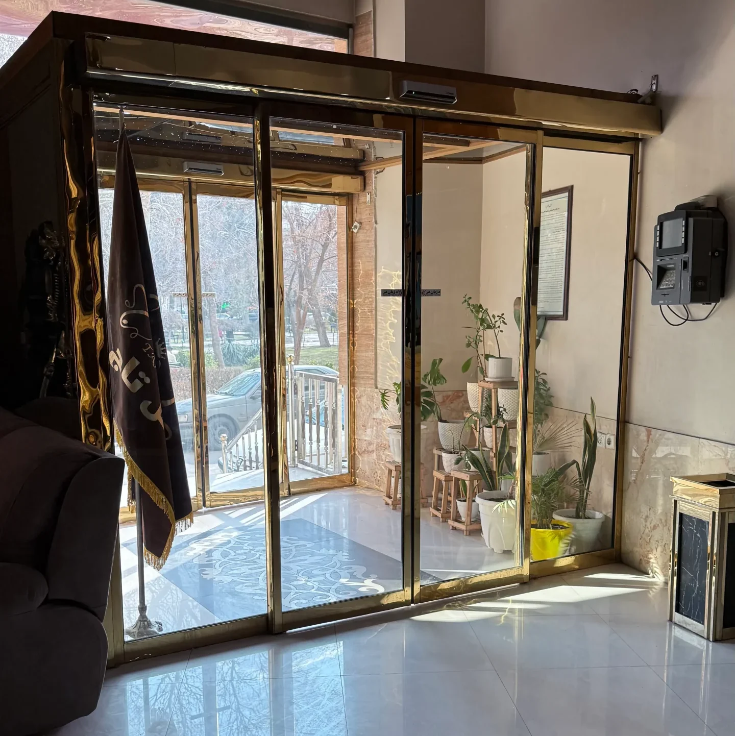 ورودی هتل تاج مشهد