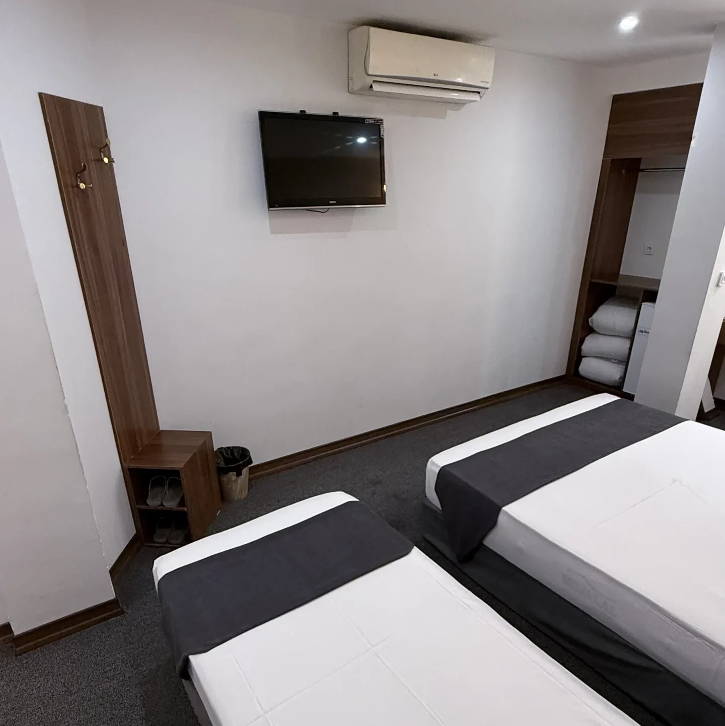 اتاق سه تخته هتل لاوان مشهد