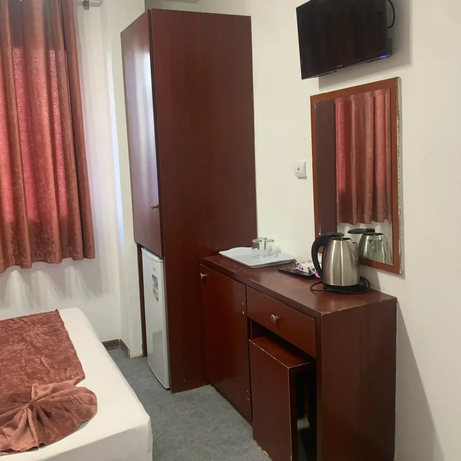 میز آرایش هتل ارگ مشهد